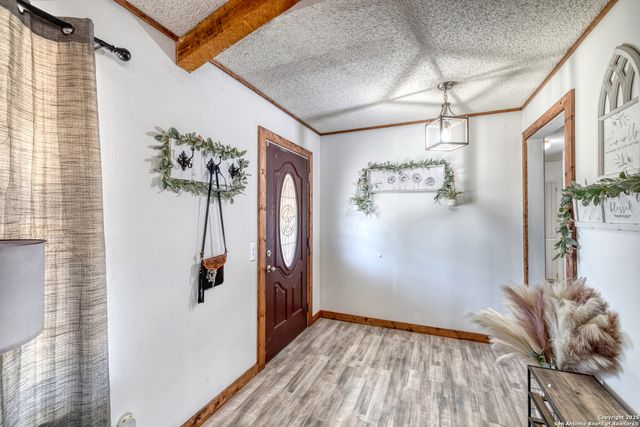 36 Pecan Dr, Leakey, TX 78873