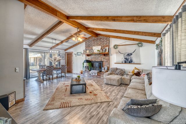 36 Pecan Dr, Leakey, TX 78873