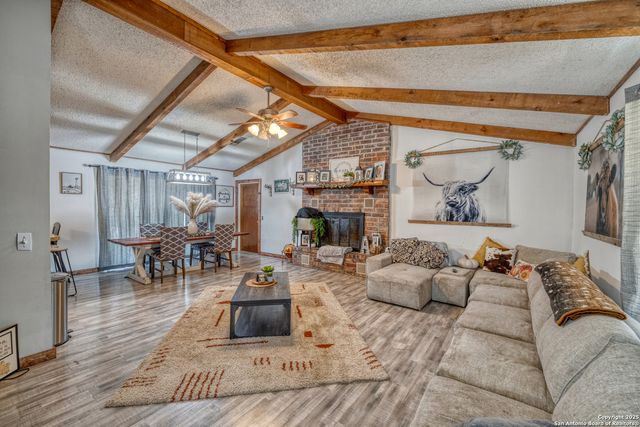 36 Pecan Dr, Leakey, TX 78873