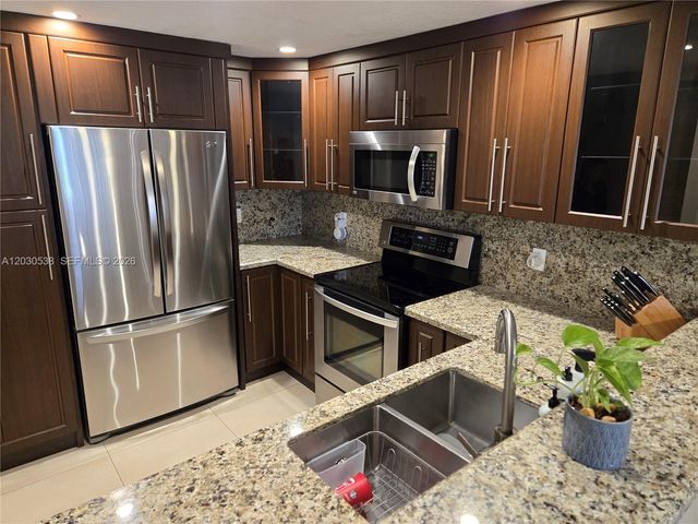 11213 SW 88 ST 110B, Miami, FL 33176