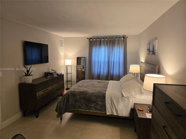 11213 SW 88 ST 110B, Miami, FL 33176