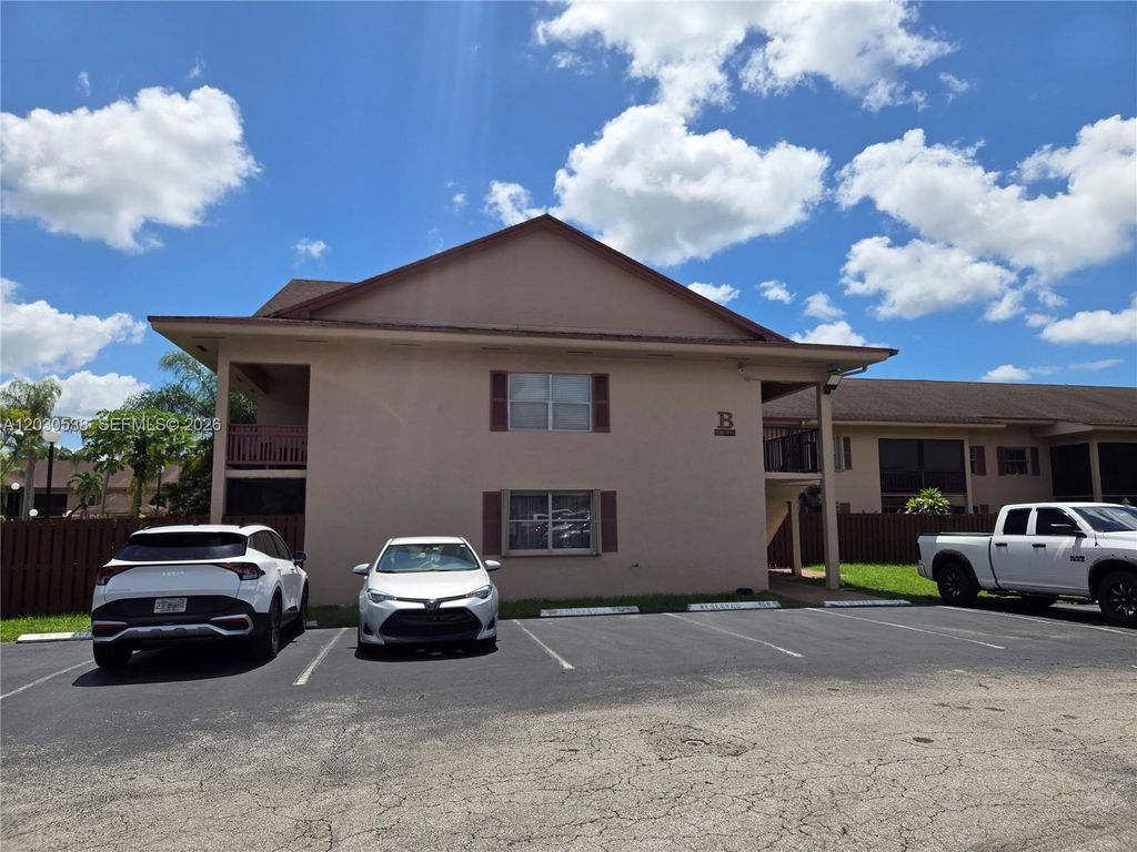 11213 SW 88 ST 110B, Miami, FL 33176
