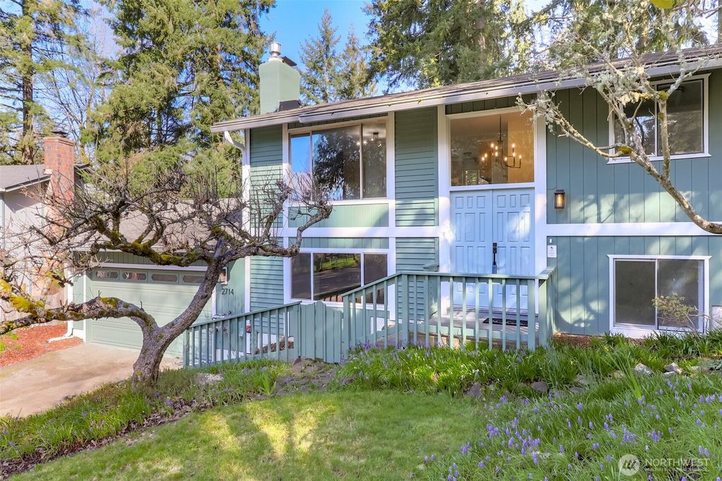 2714 Dundee Place NW, Olympia, WA 98502