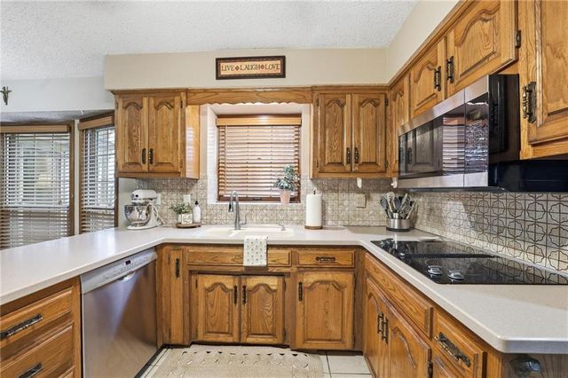 8003 Mullen Road, Lenexa, KS 66215