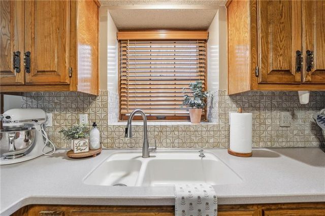 8003 Mullen Road, Lenexa, KS 66215