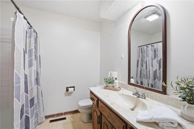 8003 Mullen Road, Lenexa, KS 66215