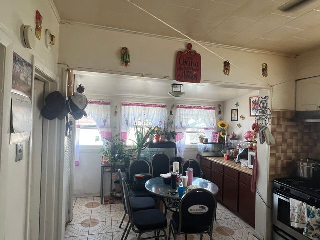 5730 S WASHTENAW Avenue, Chicago, IL 60629