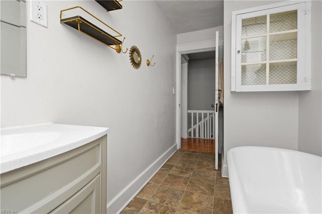 21 Linden AVE, Portsmouth, VA 23704