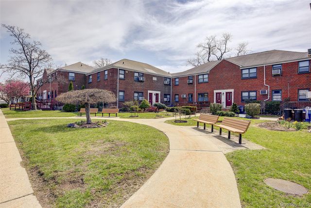 160-36 Cross Island Parkway 6-203, Whitestone, NY 11357