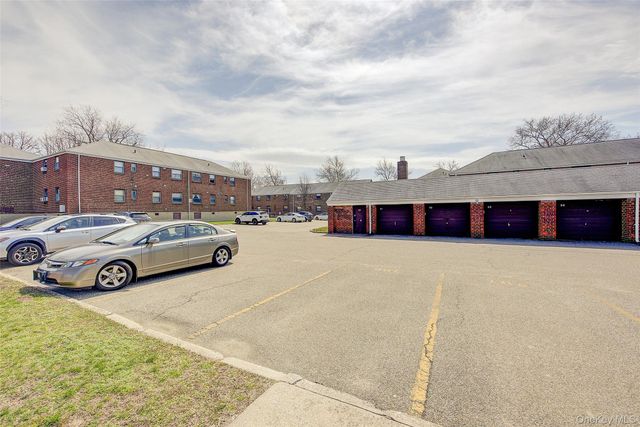 160-36 Cross Island Parkway 6-203, Whitestone, NY 11357