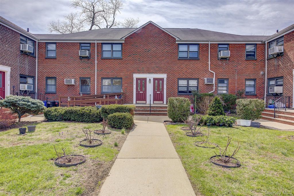 160-36 Cross Island Parkway 6-203, Whitestone, NY 11357