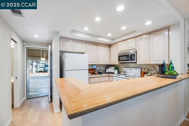 231 Sunspring Ct, Pleasant Hill, CA 94523