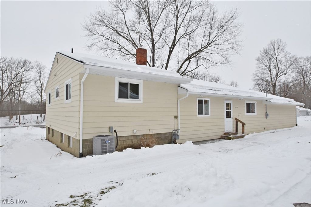7636 Walnut Drive, Chippewa Lake, OH 44215