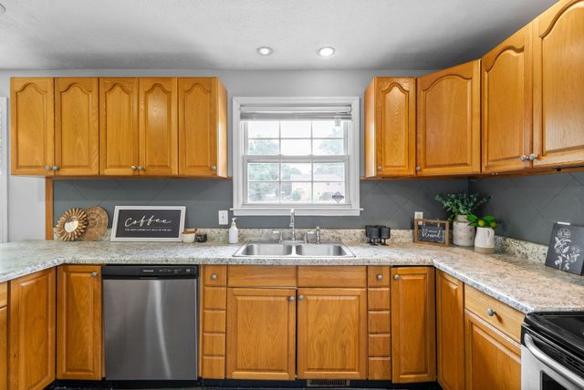 537 Morrison Dr, Clarksville, TN 37042