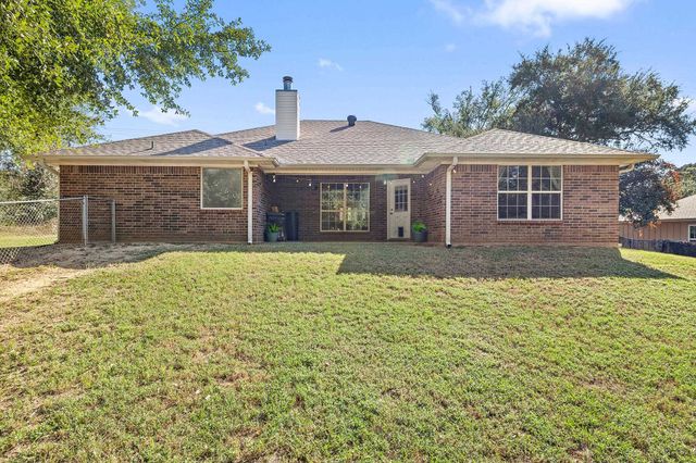 103 Lyle St, Gladewater, TX 75647