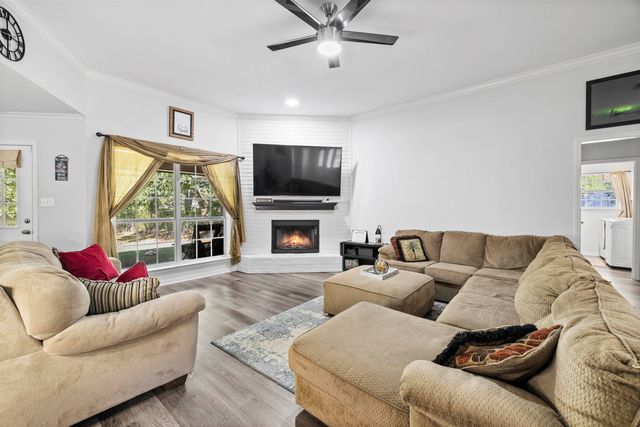 103 Lyle St, Gladewater, TX 75647