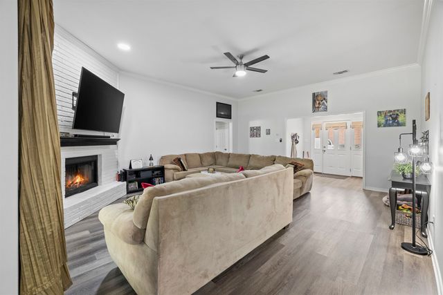 103 Lyle St, Gladewater, TX 75647