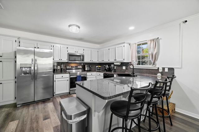 103 Lyle St, Gladewater, TX 75647