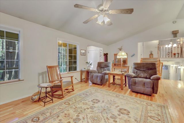 12746 Quaker Hill Cross Rd, Nevada City, CA 95959