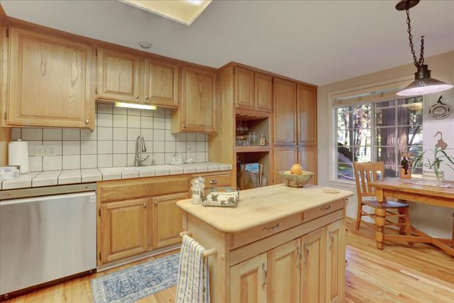 12746 Quaker Hill Cross Rd, Nevada City, CA 95959