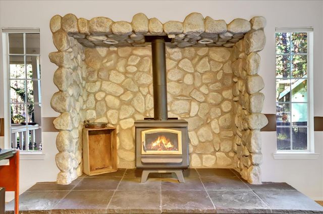 12746 Quaker Hill Cross Rd, Nevada City, CA 95959