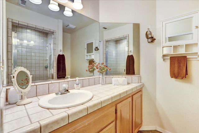 12746 Quaker Hill Cross Rd, Nevada City, CA 95959