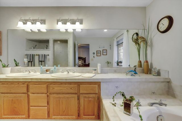 12746 Quaker Hill Cross Rd, Nevada City, CA 95959