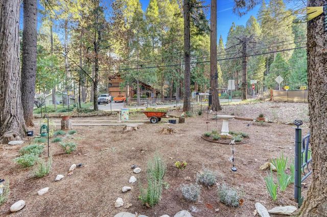 12746 Quaker Hill Cross Rd, Nevada City, CA 95959