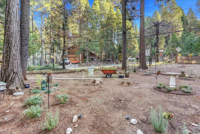 12746 Quaker Hill Cross Rd, Nevada City, CA 95959