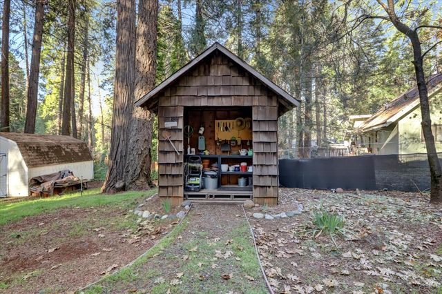 12746 Quaker Hill Cross Rd, Nevada City, CA 95959