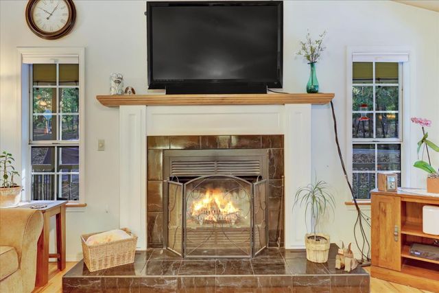 12746 Quaker Hill Cross Rd, Nevada City, CA 95959