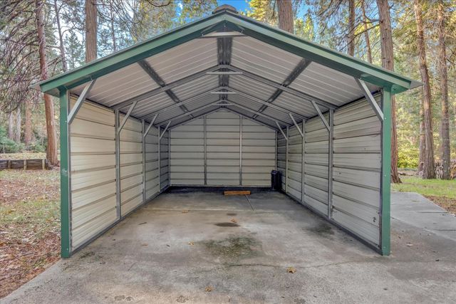 12746 Quaker Hill Cross Rd, Nevada City, CA 95959