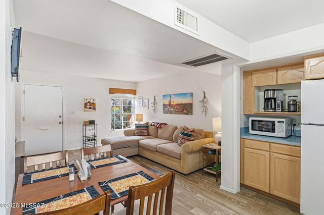 207 S Paseo Tierra Apt C, Green Valley, AZ 85614