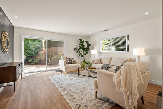 904 Lakeview Way, Redwood City, CA 94062