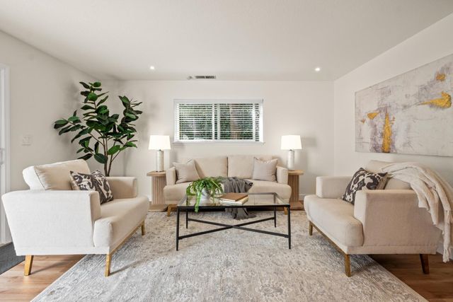 904 Lakeview Way, Redwood City, CA 94062