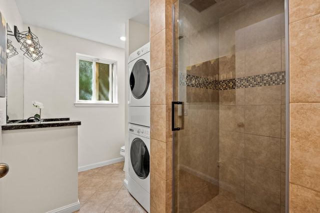 904 Lakeview Way, Redwood City, CA 94062