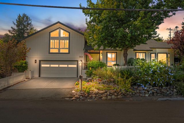 904 Lakeview Way, Redwood City, CA 94062