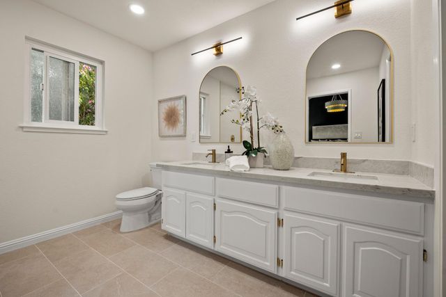 904 Lakeview Way, Redwood City, CA 94062