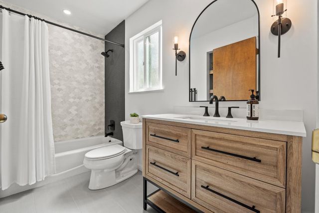 904 Lakeview Way, Redwood City, CA 94062