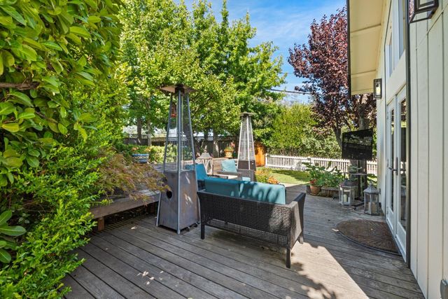 904 Lakeview Way, Redwood City, CA 94062