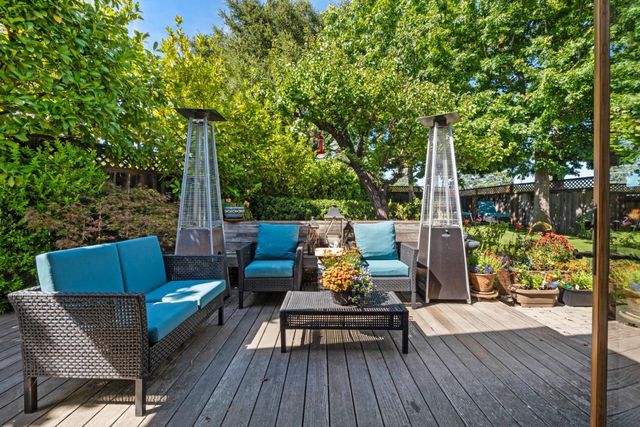 904 Lakeview Way, Redwood City, CA 94062