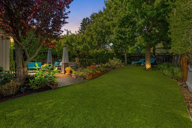 904 Lakeview Way, Redwood City, CA 94062