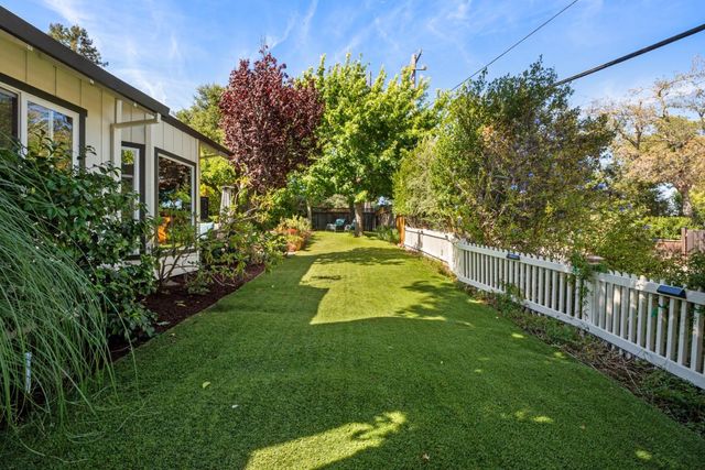 904 Lakeview Way, Redwood City, CA 94062