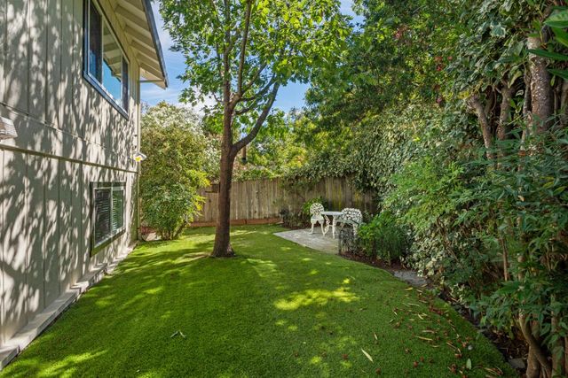 904 Lakeview Way, Redwood City, CA 94062
