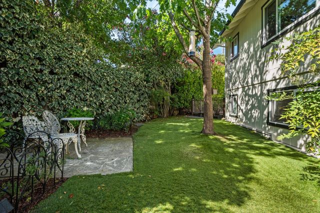 904 Lakeview Way, Redwood City, CA 94062