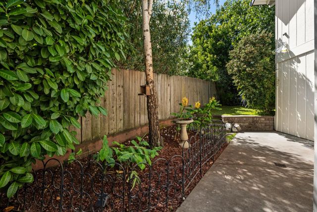 904 Lakeview Way, Redwood City, CA 94062