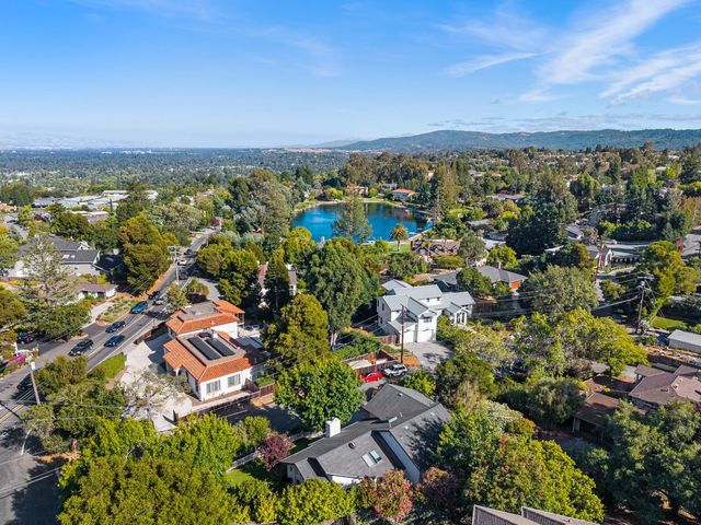 904 Lakeview Way, Redwood City, CA 94062