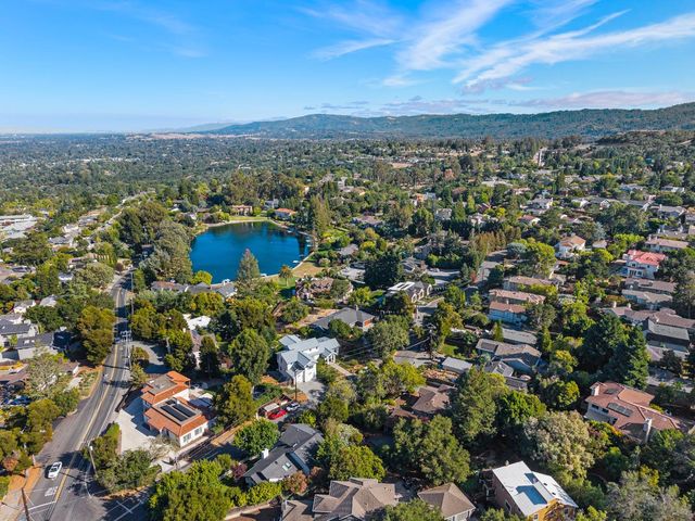 904 Lakeview Way, Redwood City, CA 94062