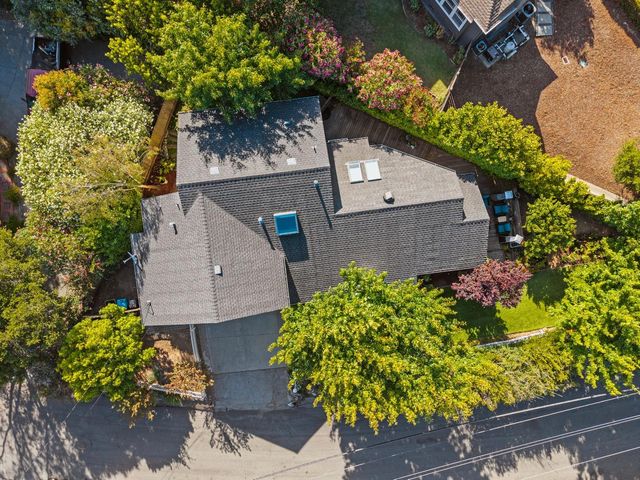 904 Lakeview Way, Redwood City, CA 94062