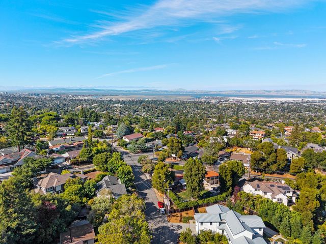 904 Lakeview Way, Redwood City, CA 94062